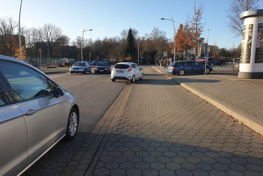 Stadtpark Norderstedt: Autofahrer suchen freien Parkplatz